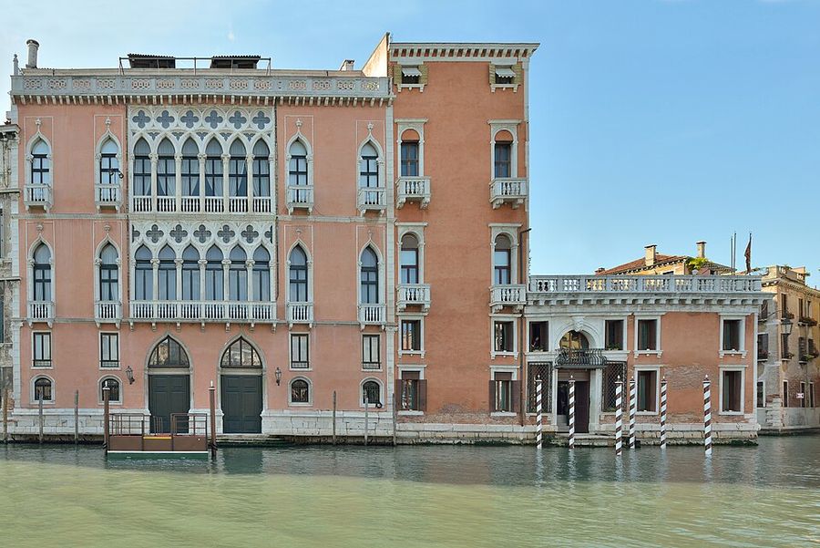 大運河旁的 Palazzo Pisani Moretta,Ballo del Doge 早年的場地,現在仍辦 Ballo Tiepolo