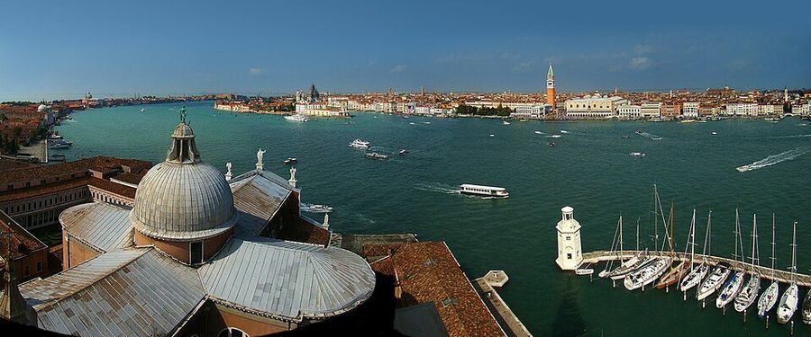 從鐘樓遠眺,聖馬可鐘樓與總督宮在對岸